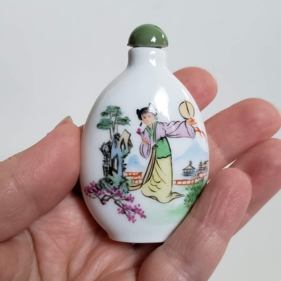 Collectible Chinese SNUFF BOTTLE Hand Painted Porcelain Small Miniature - Picture 8 of 8